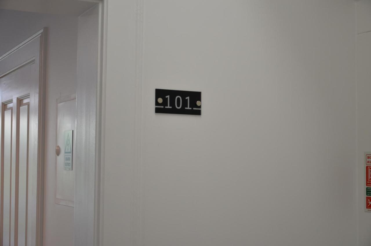 Edificio Charles 101 Apartment ฟุงชาล ภายนอก รูปภาพ